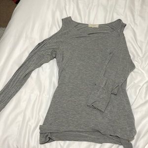 Long sleeve, cut out shoulder. Grey, soft long shirt